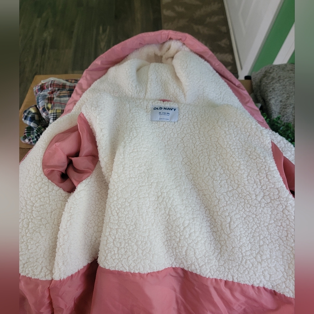 Old Navy Pink Puffer Jacket for Kids - Picture 4 of 7